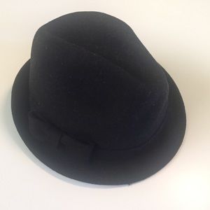 Ladies Fedora hat, wool, August brand, $24 New